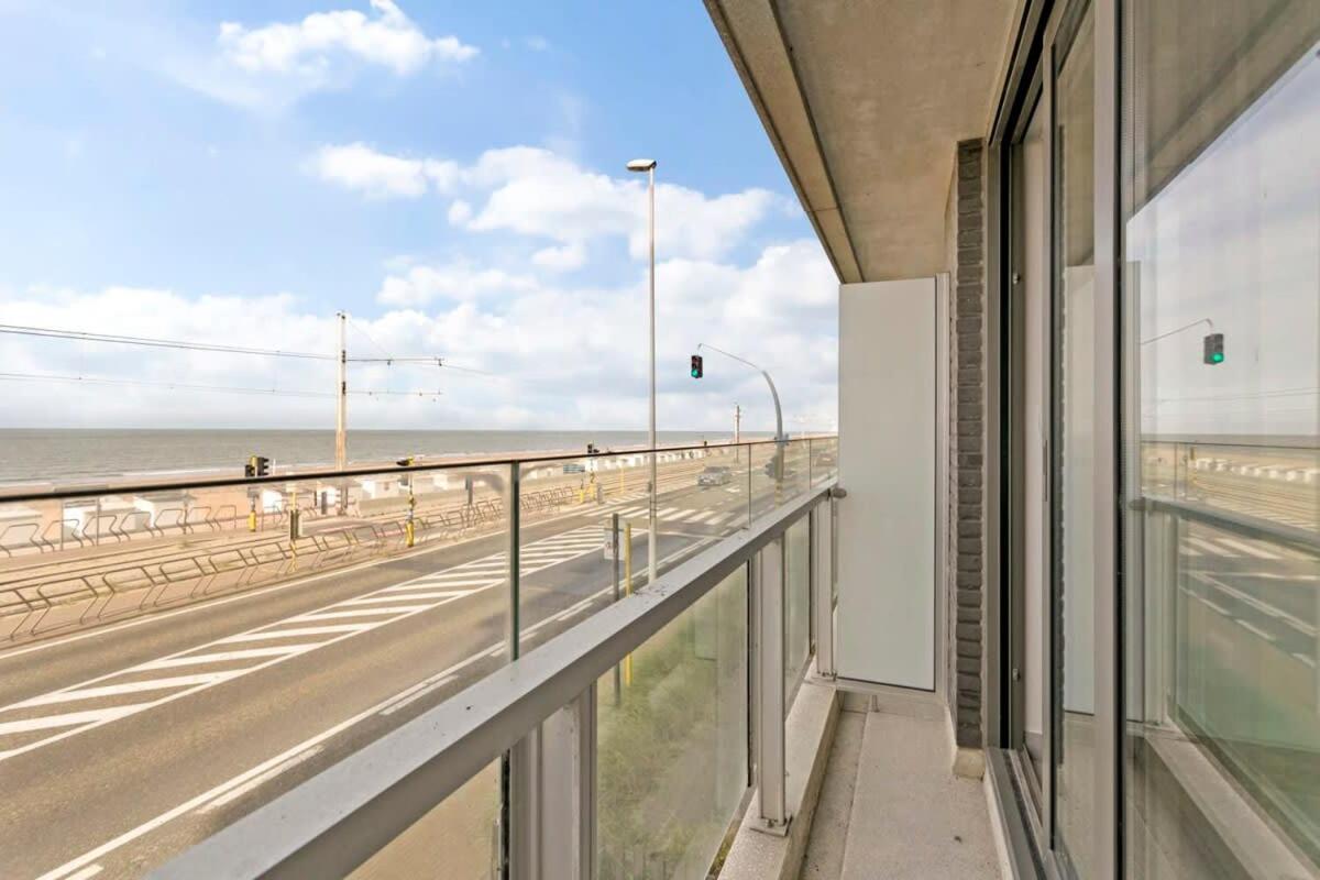 Huswell - Cosy Apartment With Amazing Beach View Остенде Экстерьер фото